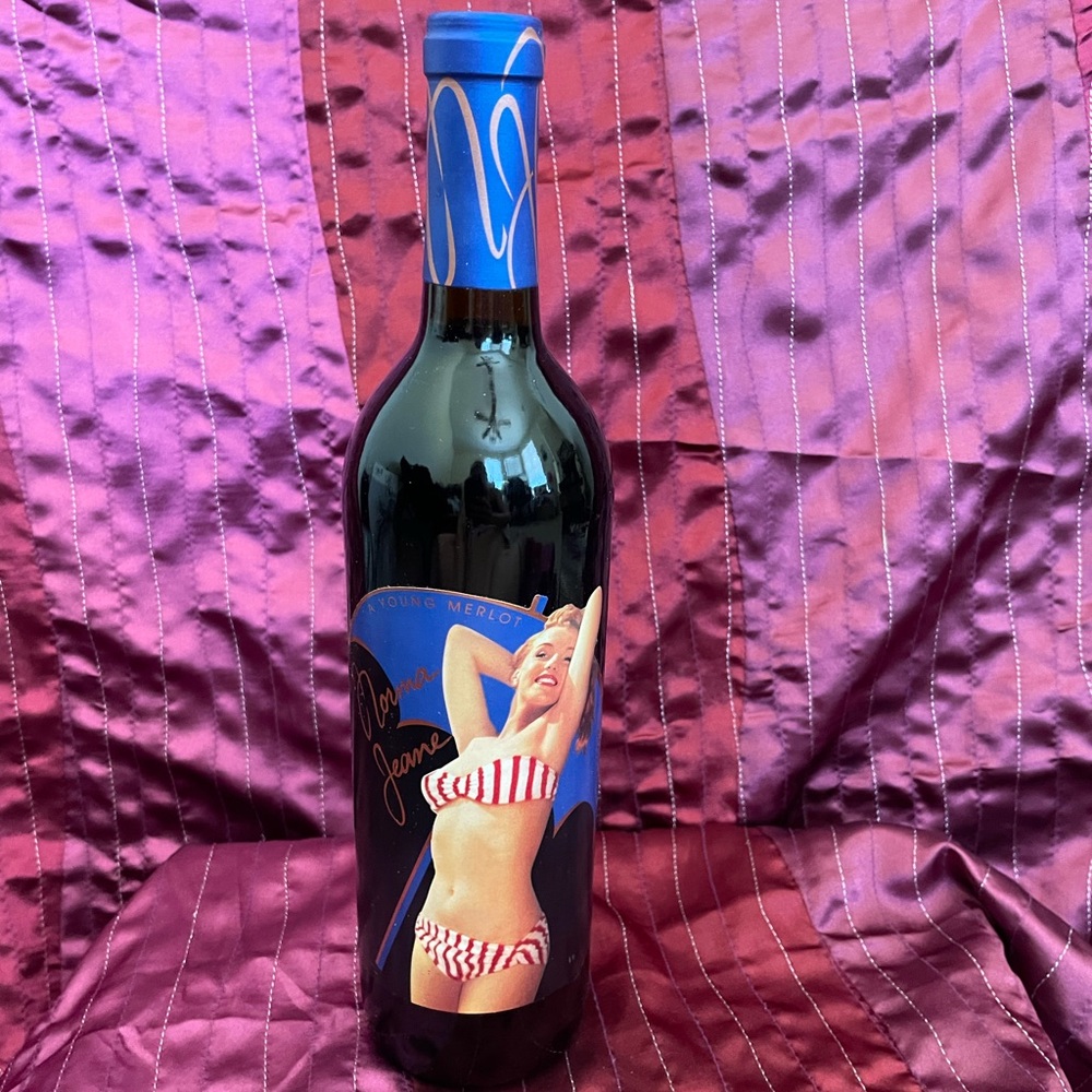 MARILYN MONROE COLLECTORS EDITION 2003 Norma Jeane merlot wine

Never opened
